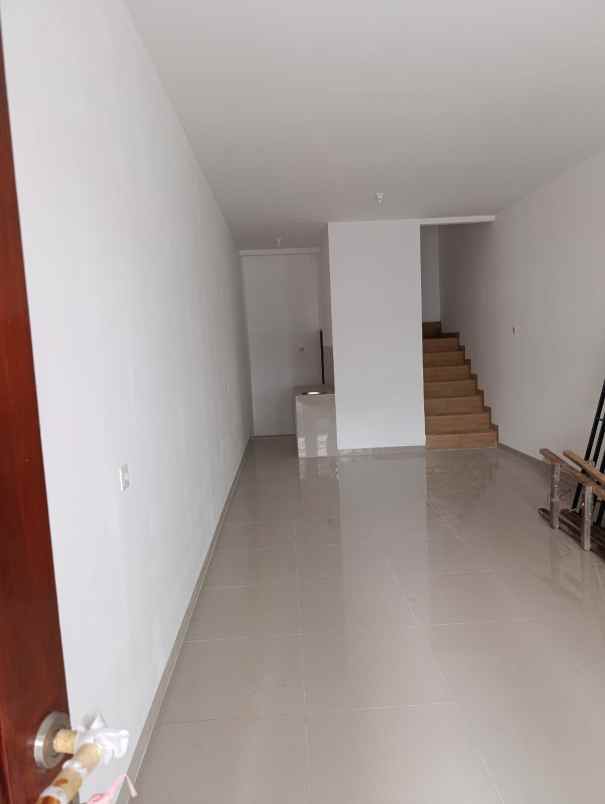 dijual rumah di jelambar jakarta barat
