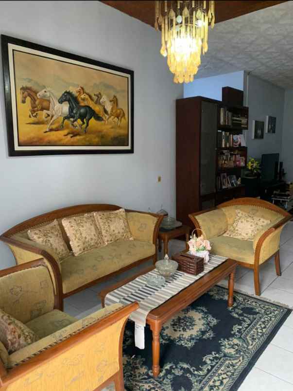 dijual rumah di jl saturnus utara margahayu raya