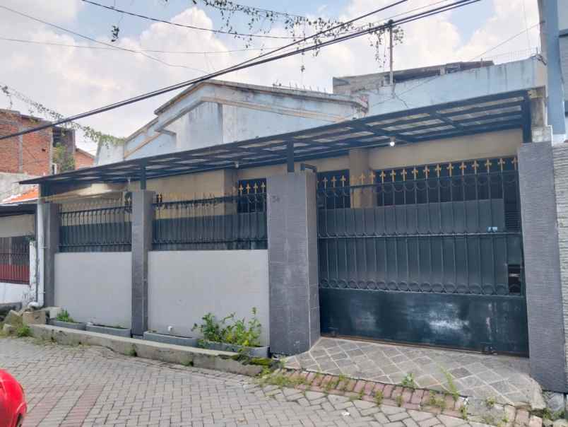 dijual rumah di lebak arum