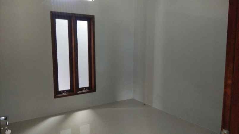 dijual rumah di talun