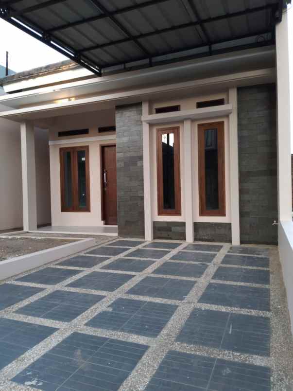 dijual rumah di talun