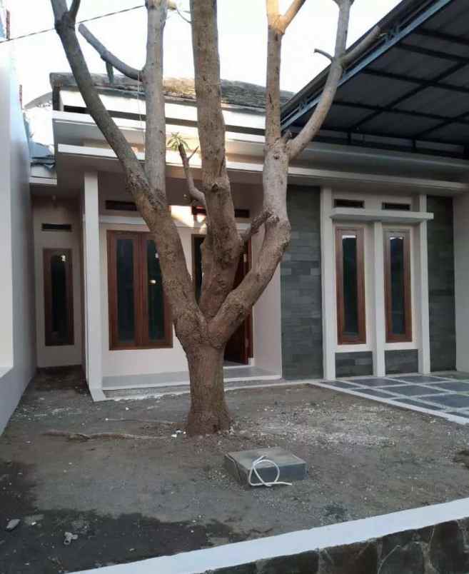 dijual rumah di talun