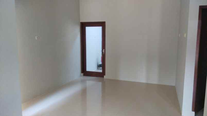 dijual rumah di talun