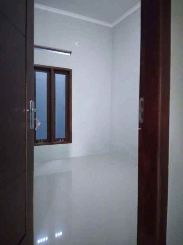 dijual rumah di talun