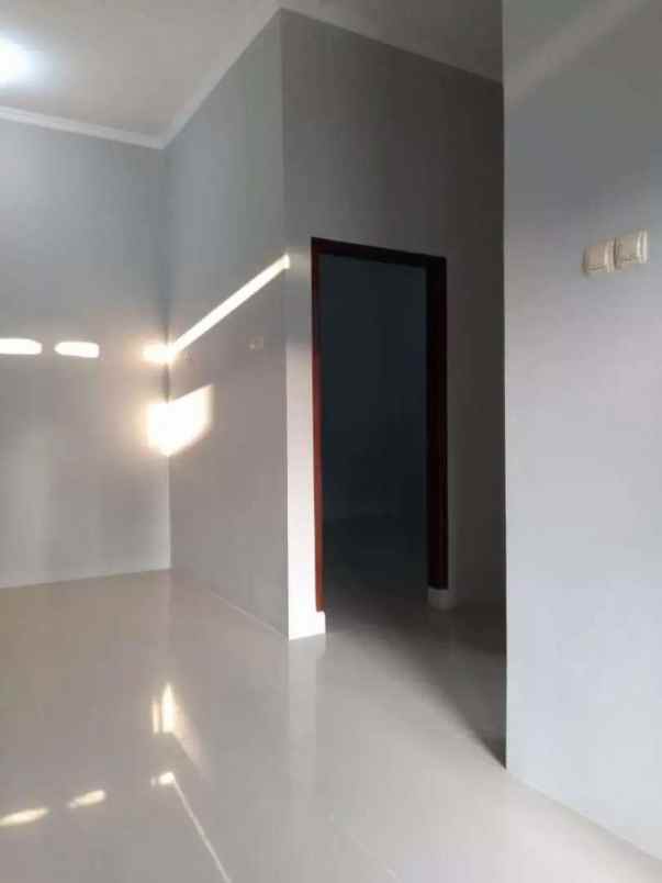 dijual rumah di talun