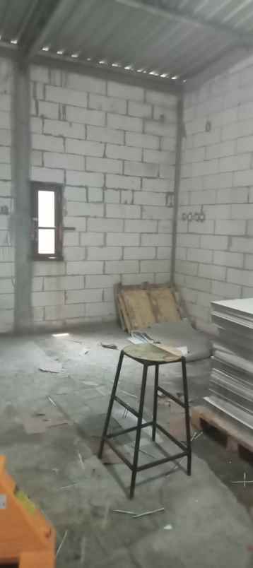 dijual rumah di woltermongensidi semarang