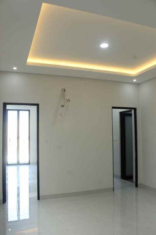 dijual rumah dian istana