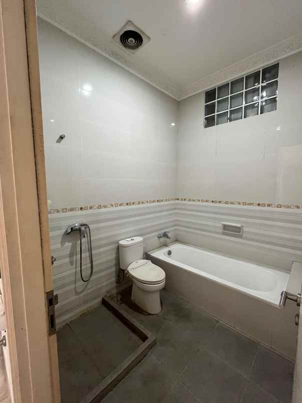 dijual rumah duren tiga