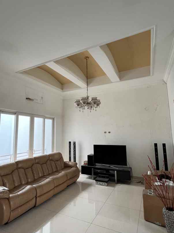 dijual rumah duren tiga