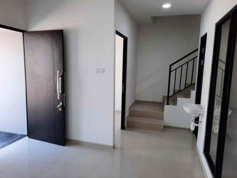 dijual rumah eastern park sukolilo