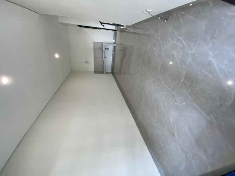 dijual rumah eleganza town house