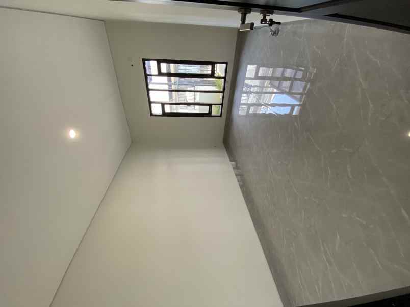 dijual rumah eleganza town house