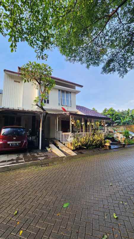 dijual rumah emerald view