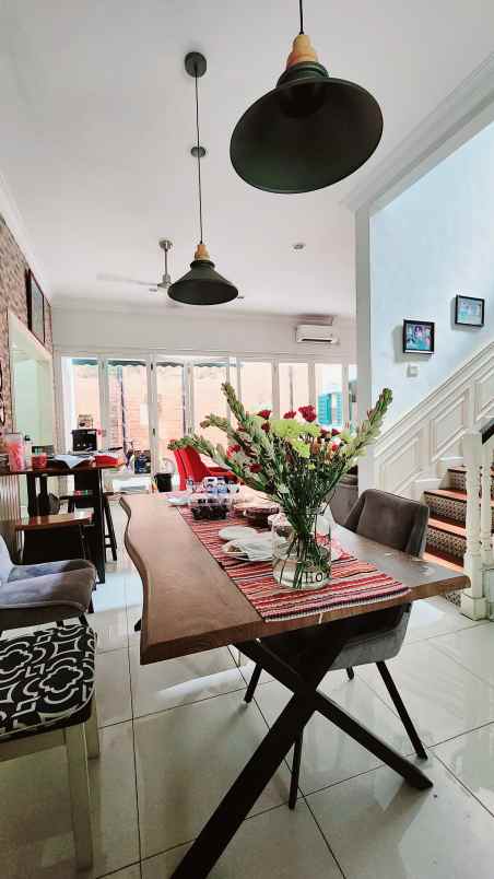 dijual rumah emerald view