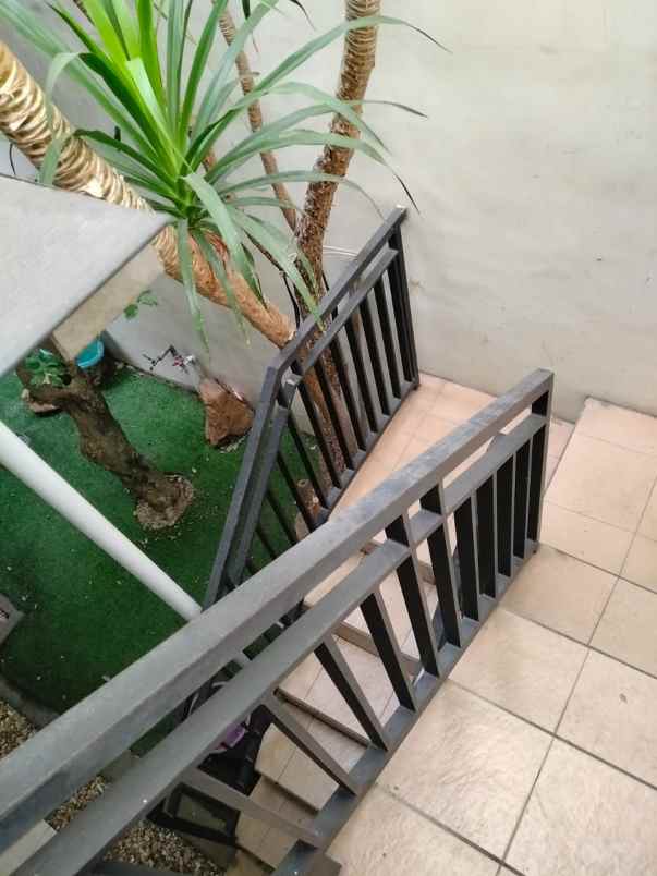 dijual rumah gayung kebonsari injoko