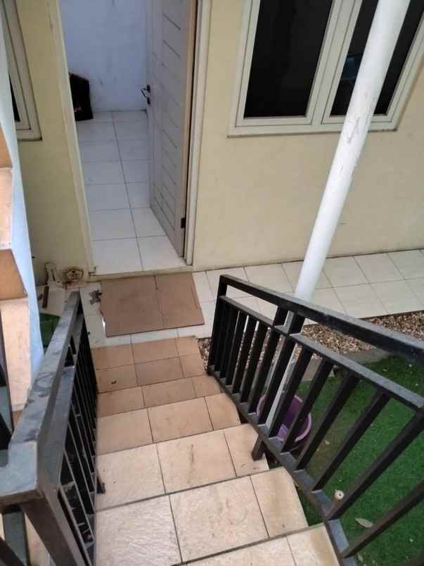 dijual rumah gayung kebonsari injoko
