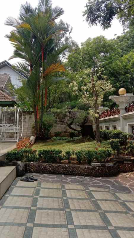 dijual rumah giriloka