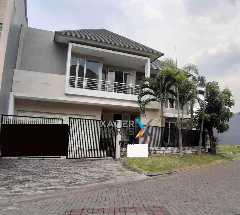 dijual rumah graha famili