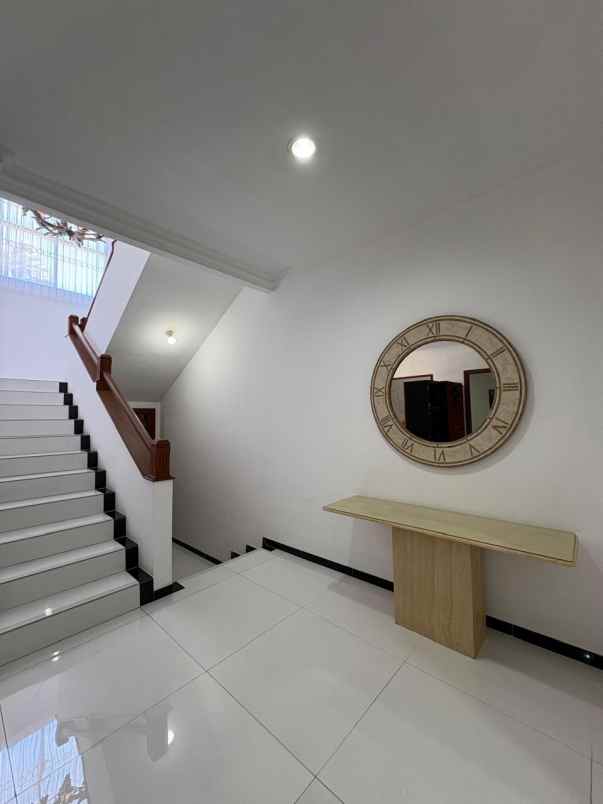 dijual rumah graha famili