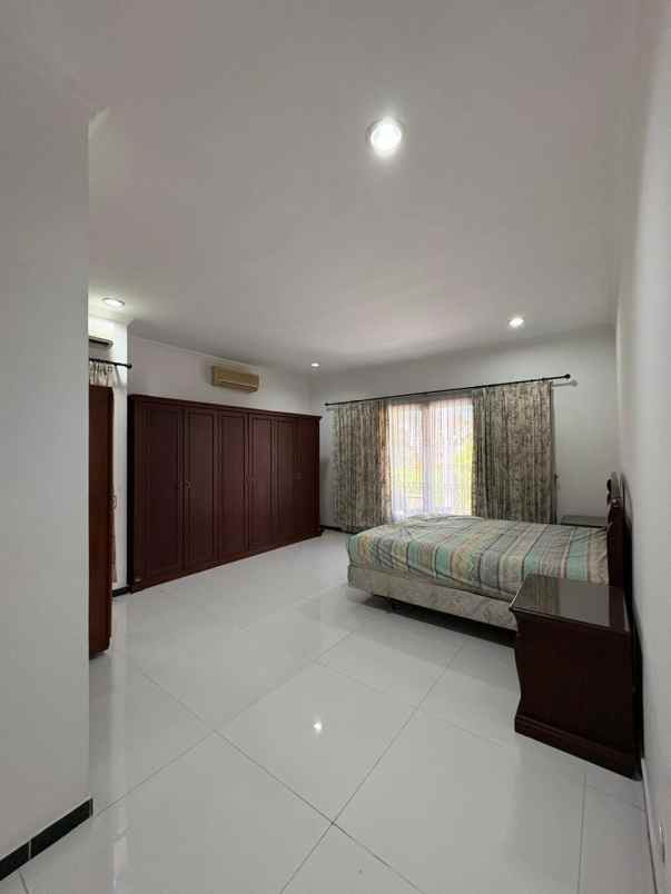 dijual rumah graha famili