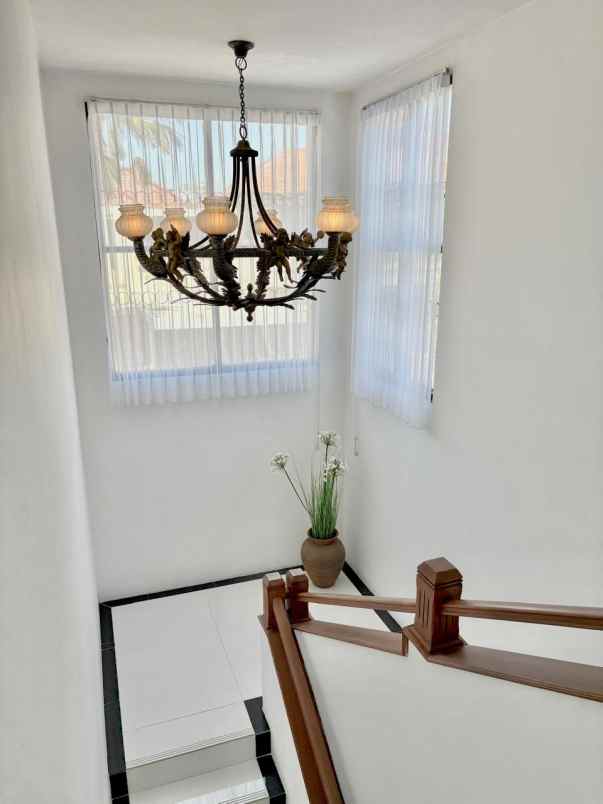 dijual rumah graha famili