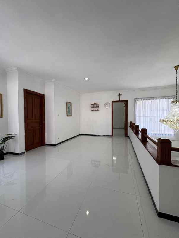 dijual rumah graha famili