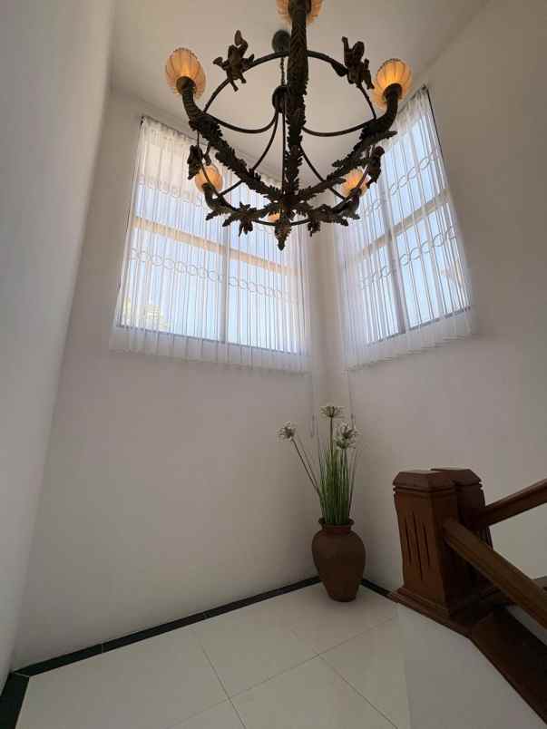 dijual rumah graha famili