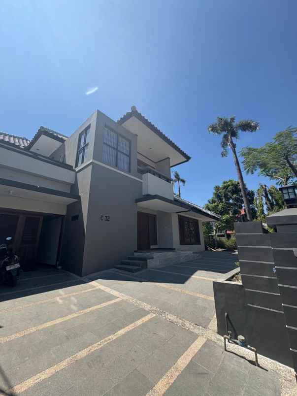 dijual rumah graha famili