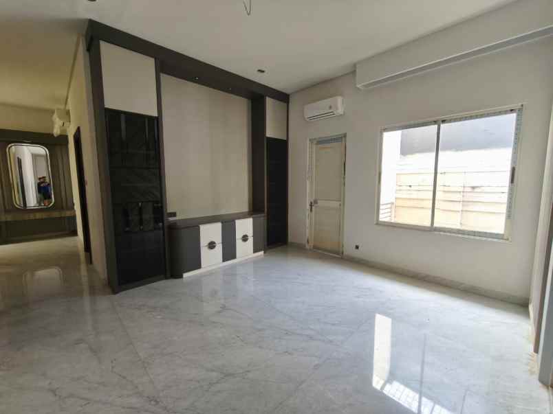 dijual rumah graha family blok l