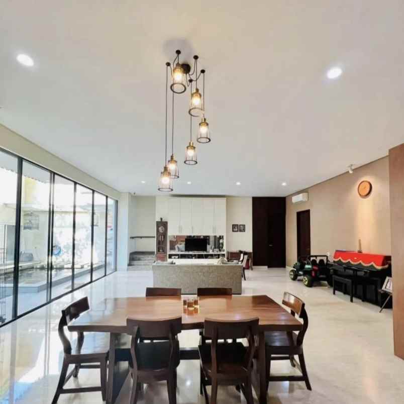 dijual rumah graha natura