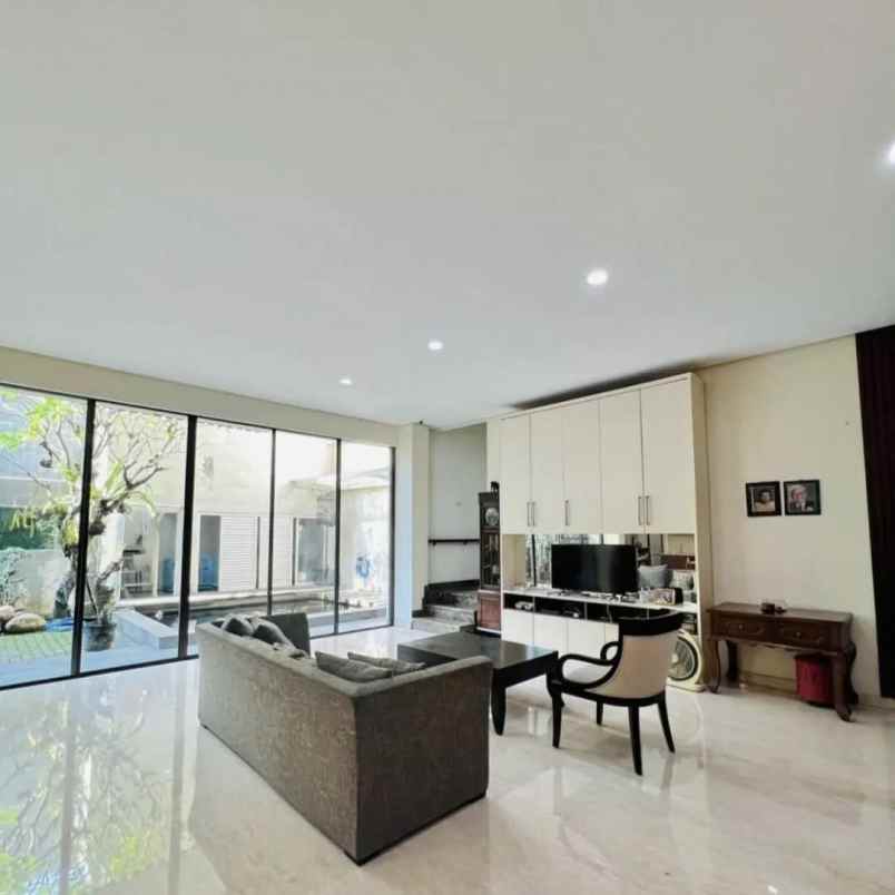 dijual rumah graha natura