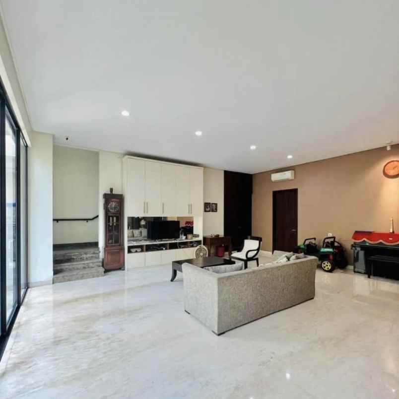 dijual rumah graha natura