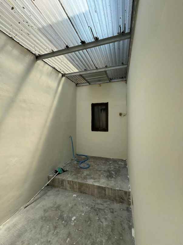 dijual rumah graha santoso regency