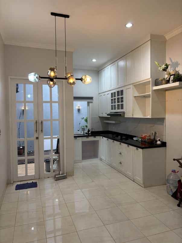 dijual rumah grand city