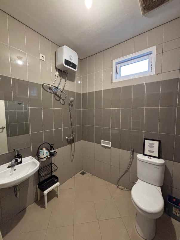 dijual rumah grand city