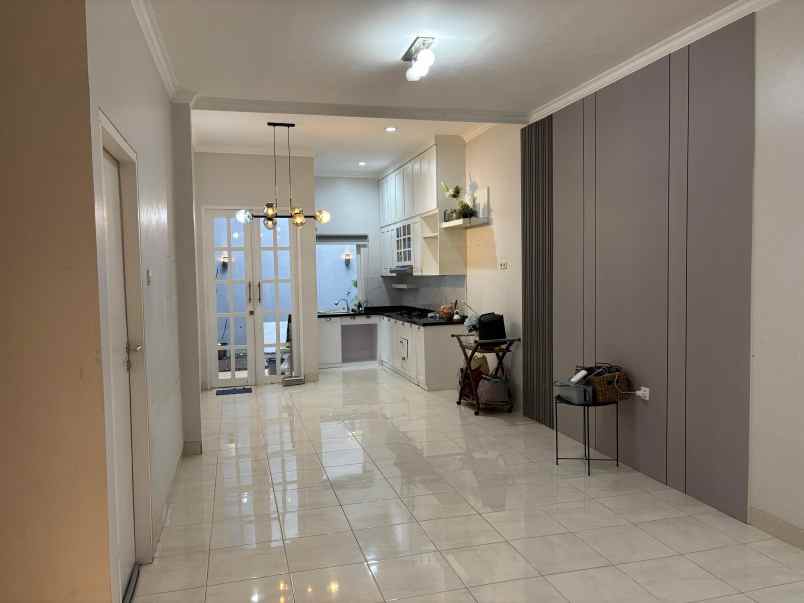 dijual rumah grand city