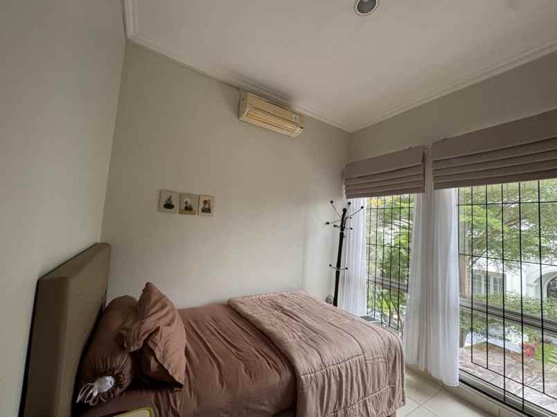 dijual rumah grand city
