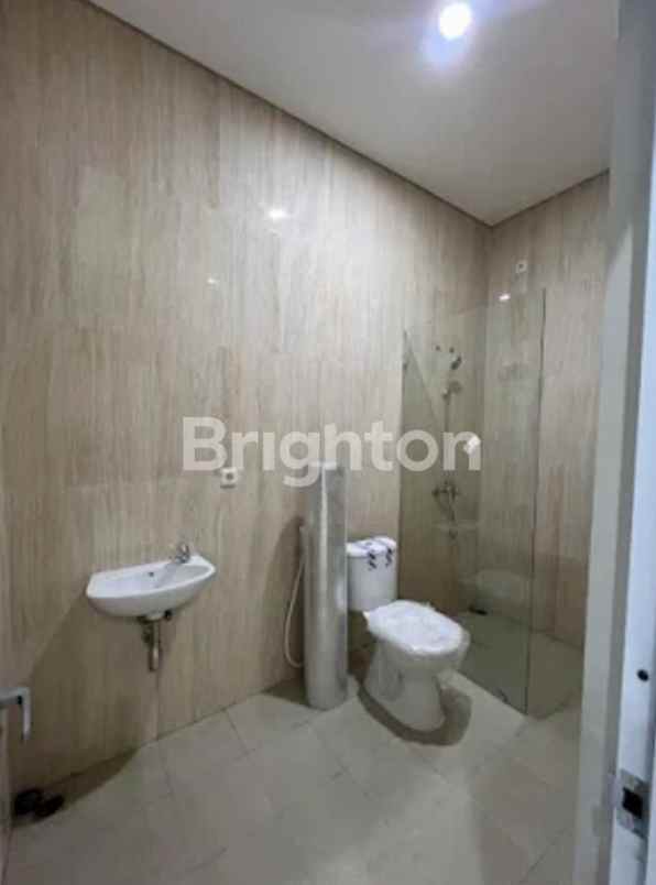 dijual rumah grand pakuwon