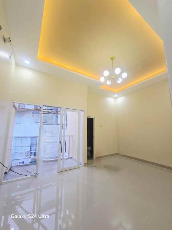 dijual rumah harapan indah