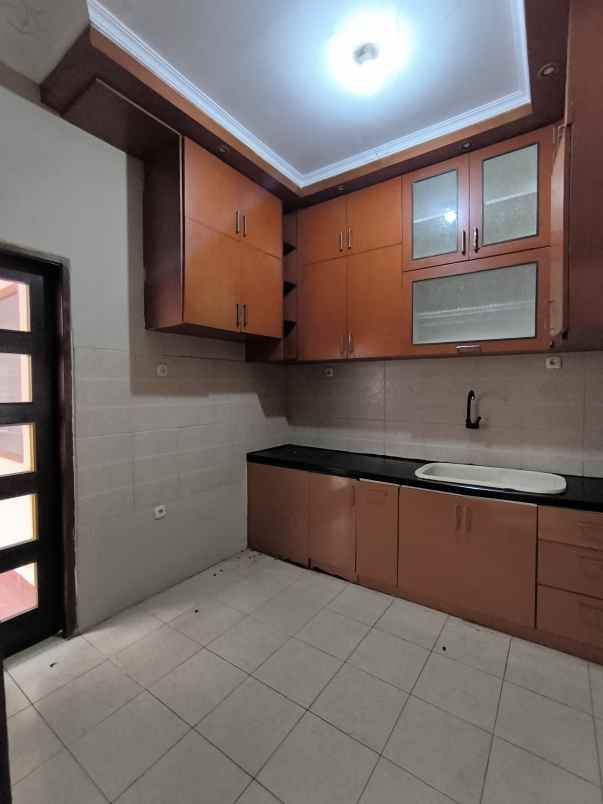 dijual rumah harapan indah