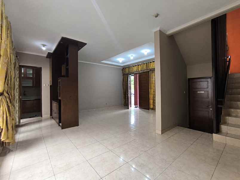 dijual rumah harapan indah