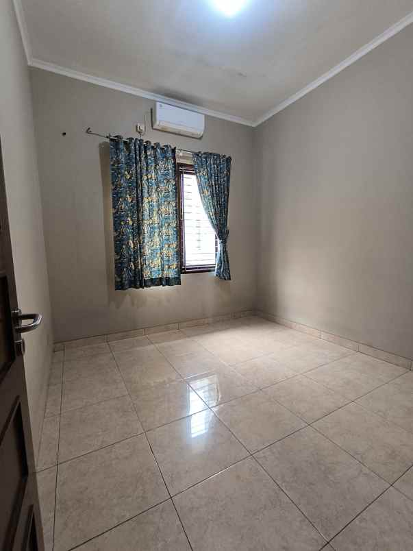 dijual rumah harapan indah