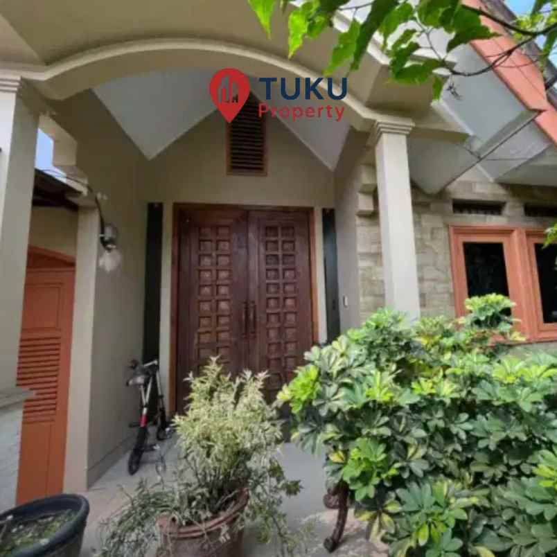 dijual rumah hook luas nyaman di griya loka bsd