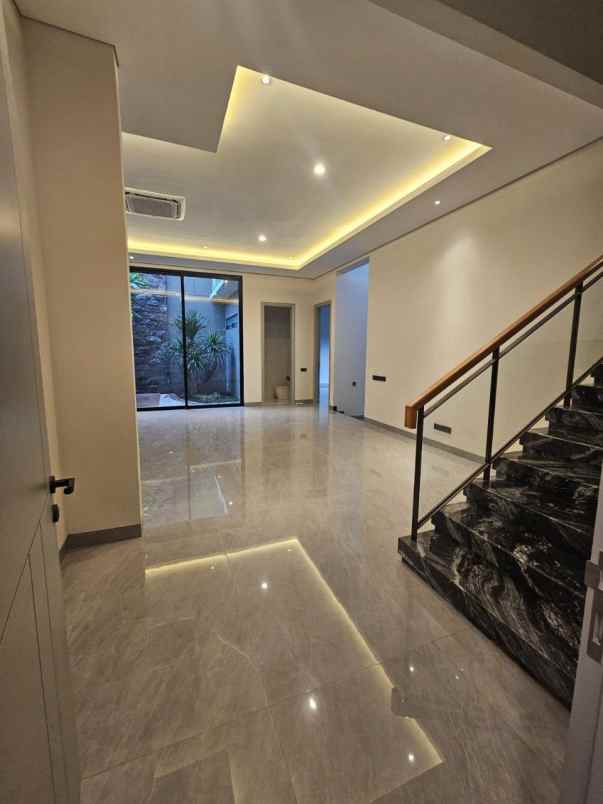 dijual rumah imperial golf pakuwon indah