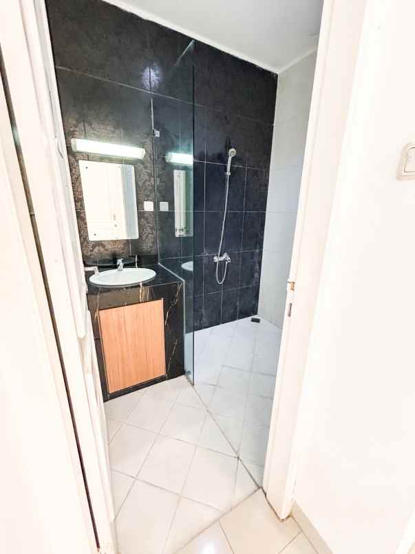 dijual rumah jagakarsa