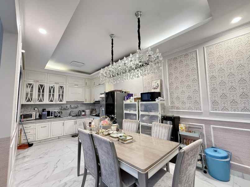 dijual rumah jakarta garden city