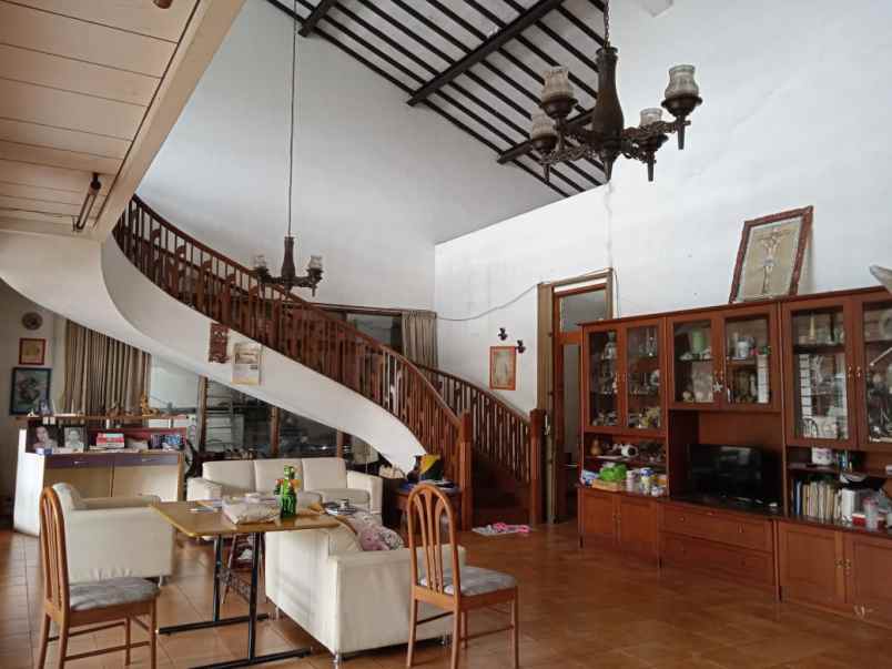 dijual rumah jalan batu indah raya