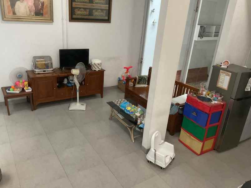 dijual rumah jalan cempaka putih timur