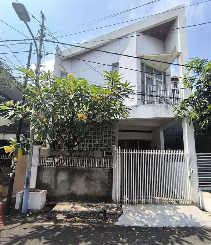 dijual rumah jalan cempaka putih timur