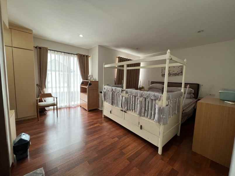 dijual rumah jalan graha natura